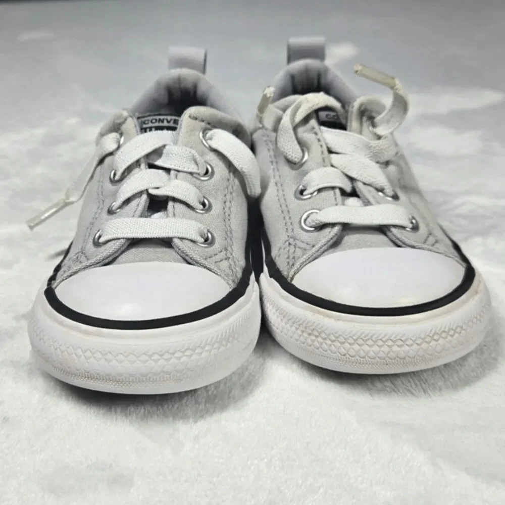 Converse Infant Youth‎ US Size 5 Chuck Taylor Low Light Gray Sneaker Shoes